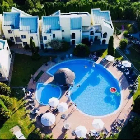 Апартаменты Romi Pool & Garden