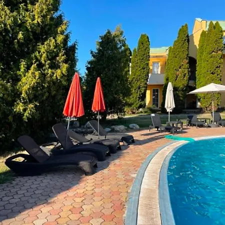 Апартаменты Romi Pool & Garden *