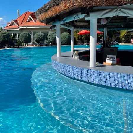 Апартаменты Romi Pool & Garden *